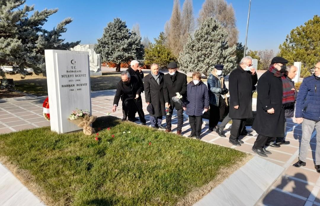 Rahşan Ecevit’in ölüm yıldönümünde mezarı başında anıldı